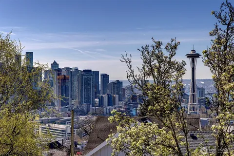 $1,800,000 | 305 Lee Street, Seattle, WA 98109
