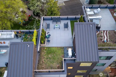 $1,800,000 | 305 Lee Street, Seattle, WA 98109