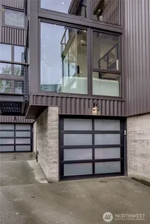 $1,800,000 | 305 Lee Street, Seattle, WA 98109