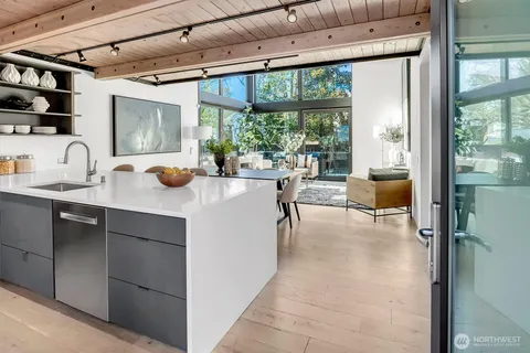 $1,800,000 | 305 Lee Street, Seattle, WA 98109