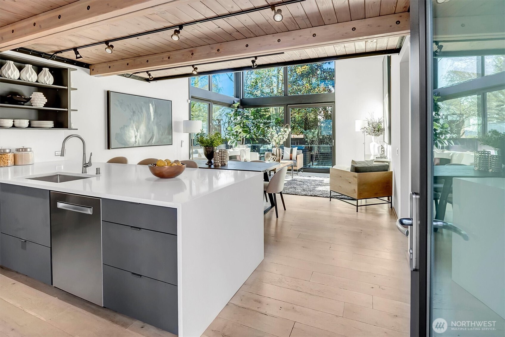305 Lee Street Seattle, WA 98109 - Photo 4 of 40