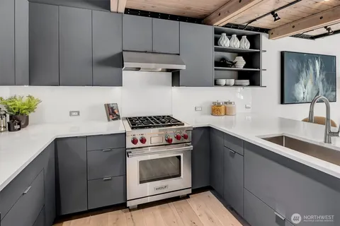 $1,800,000 | 305 Lee Street, Seattle, WA 98109