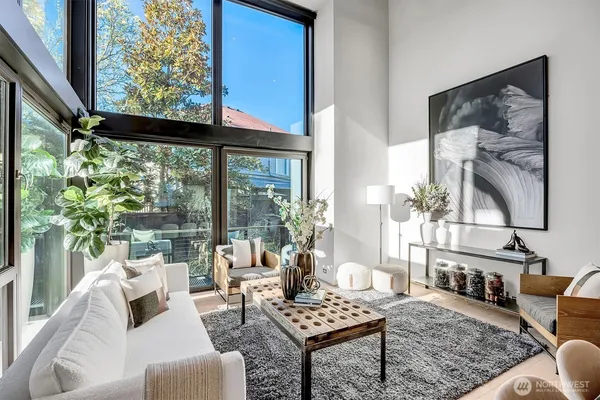 $1,800,000 | 305 Lee Street, Seattle, WA 98109