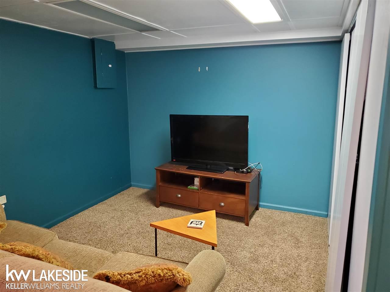 11315 Chicago Road Warren, MI 48093 - Photo 31 of 31 31391741-30.JPG