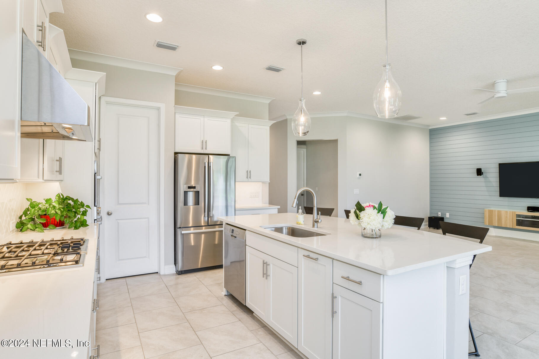 405 Pintoresco Drive St. Augustine, FL 32095 - Photo 12 of 51 a kitchen with a sink refrigerator and microwave