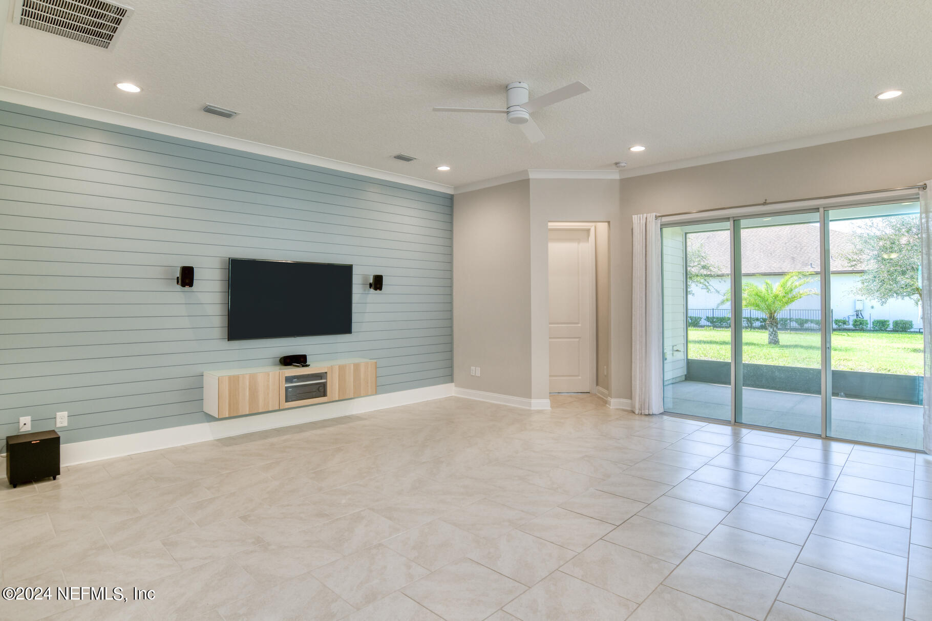 405 Pintoresco Drive St. Augustine, FL 32095 - Photo 20 of 51 a living room with furniture and a flat screen tv