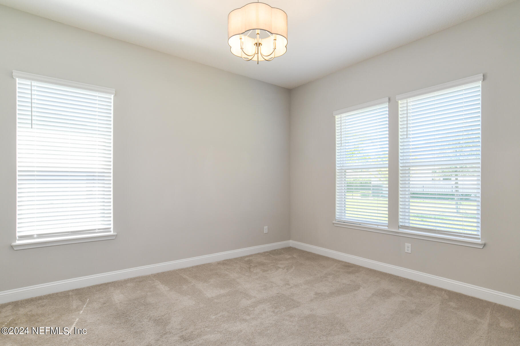 405 Pintoresco Drive St. Augustine, FL 32095 - Photo 33 of 51 an empty room with a window