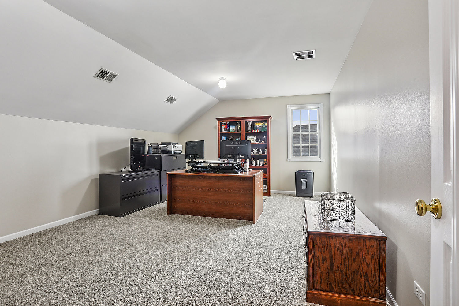 385 Coventry Lane Crete, IL 60417 - Photo 15 of 24 a living room with furniture and a flat screen tv