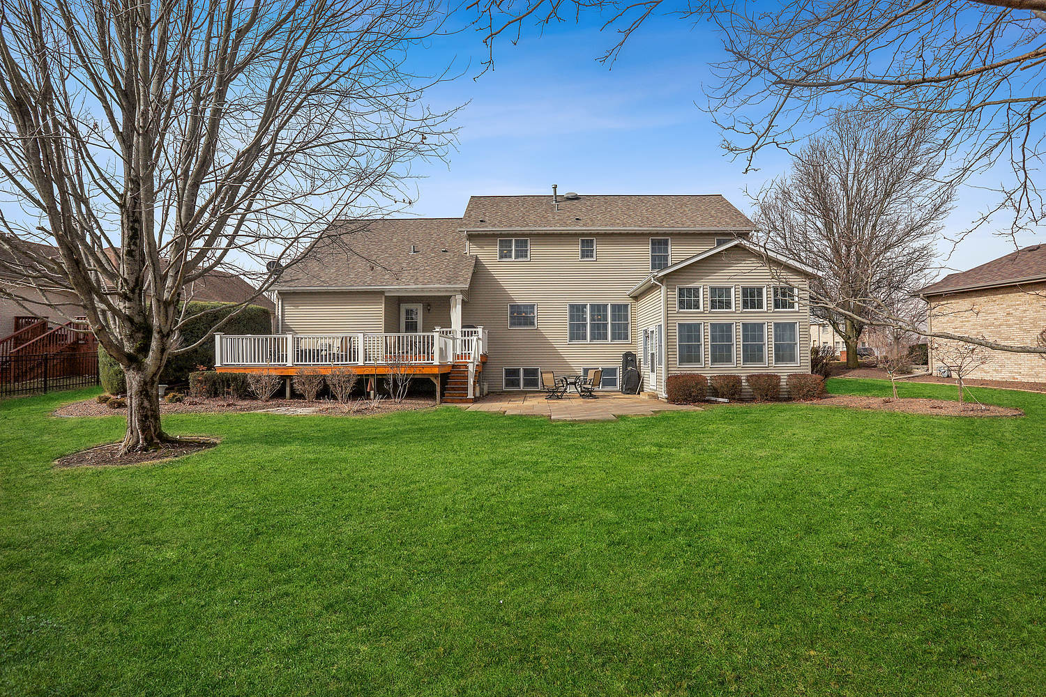 385 Coventry Lane Crete, IL 60417 - Photo 23 of 24 a front view of a house with a garden