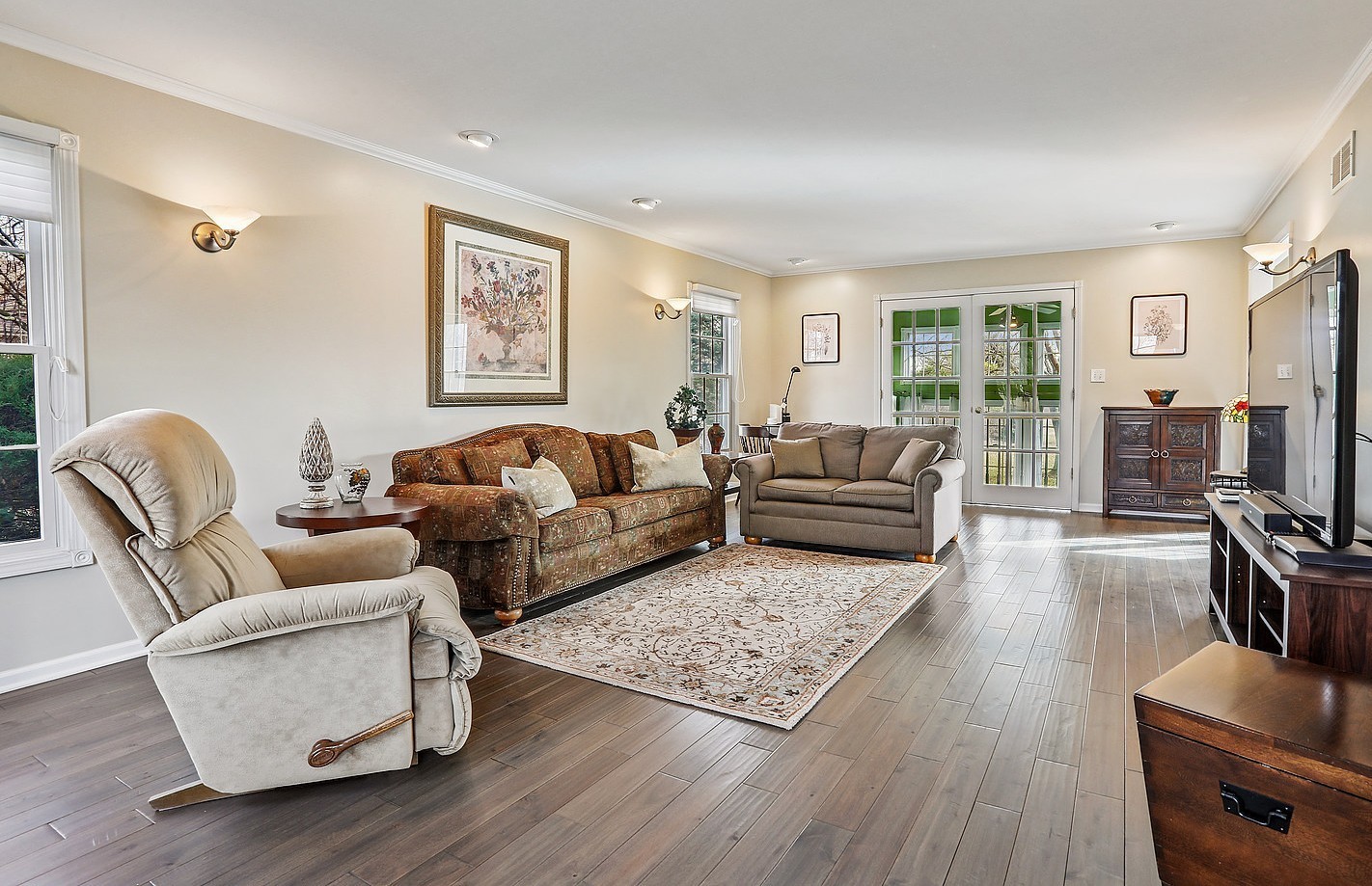 385 Coventry Lane Crete, IL 60417 - Photo 4 of 24 a living room with furniture rug and wooden floor