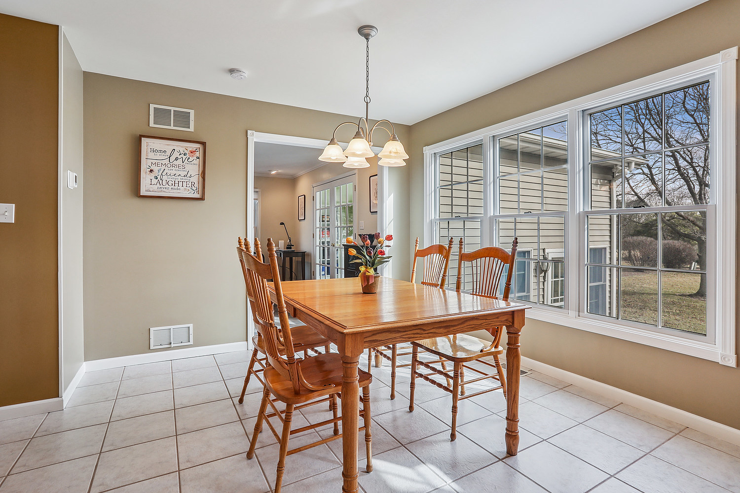 385 Coventry Lane Crete, IL 60417 - Photo 7 of 24 a dining room with furniture and window