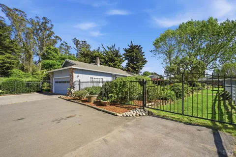 $1,395,000 | 4320 Roblar Road, Petaluma, CA 94952