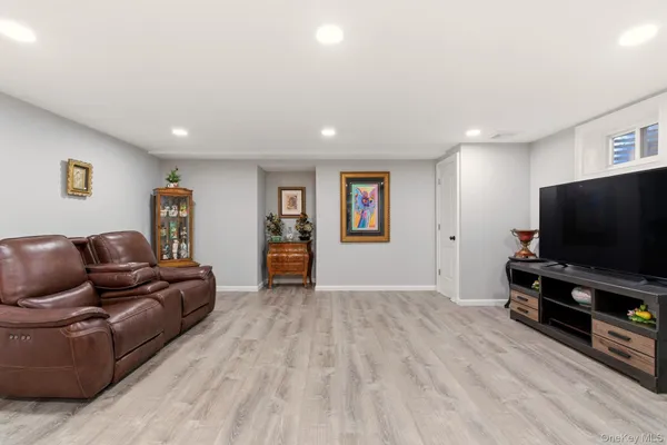 $1,328,000 | 261 Vista Drive, Jericho, NY 11753