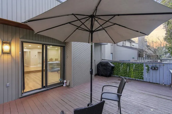 $1,328,000 | 261 Vista Drive, Jericho, NY 11753