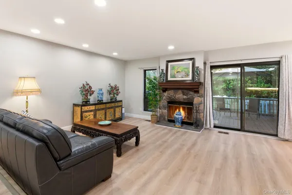 $1,328,000 | 261 Vista Drive, Jericho, NY 11753