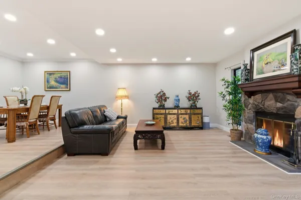 $1,328,000 | 261 Vista Drive, Jericho, NY 11753