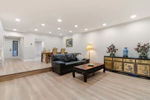 $1,328,000 | 261 Vista Drive, Jericho, NY 11753