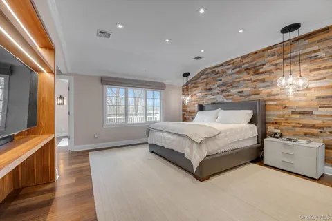 $5,625,000 | 32 Old House Lane, Sands Point, NY 11050