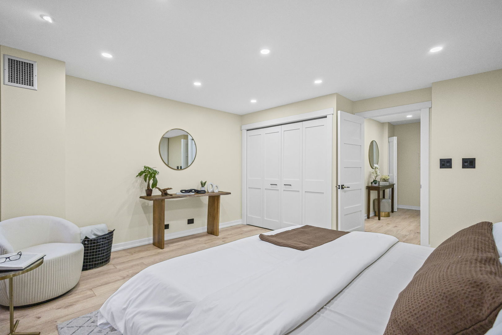 100 East Walton Street, Unit 14D Chicago, IL 60611 - Photo 12 of 25