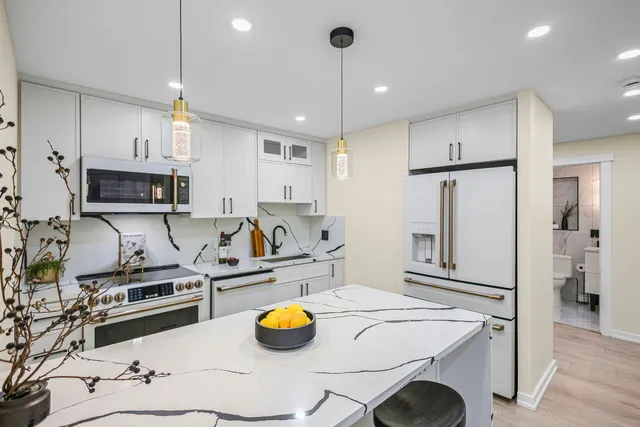 $399,500 | 100 East Walton Street, Unit 14D, Chicago, IL 60611