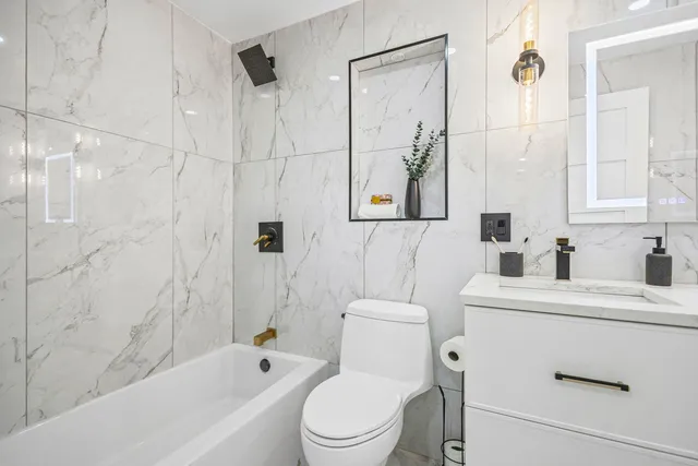 $399,500 | 100 East Walton Street, Unit 14D, Chicago, IL 60611