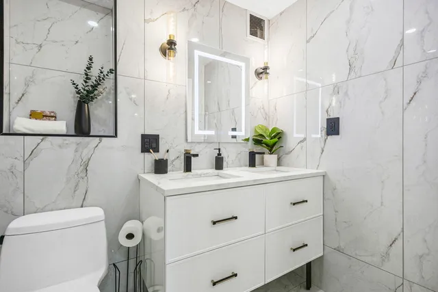 $399,500 | 100 East Walton Street, Unit 14D, Chicago, IL 60611