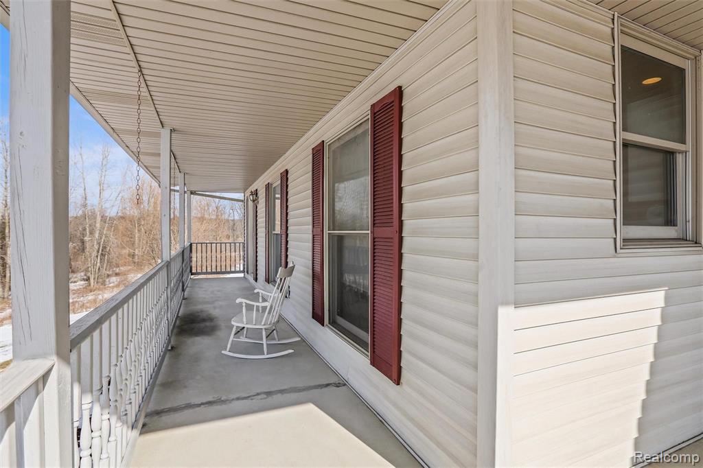 2085 South Hadley Road Ortonville, MI 48462 - Photo 4 of 35