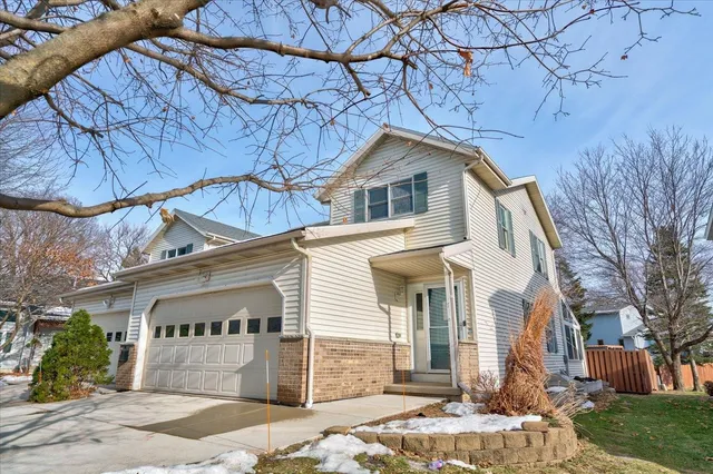 $3,400 | 7 South Thompson Drive, Madison, WI 53714
