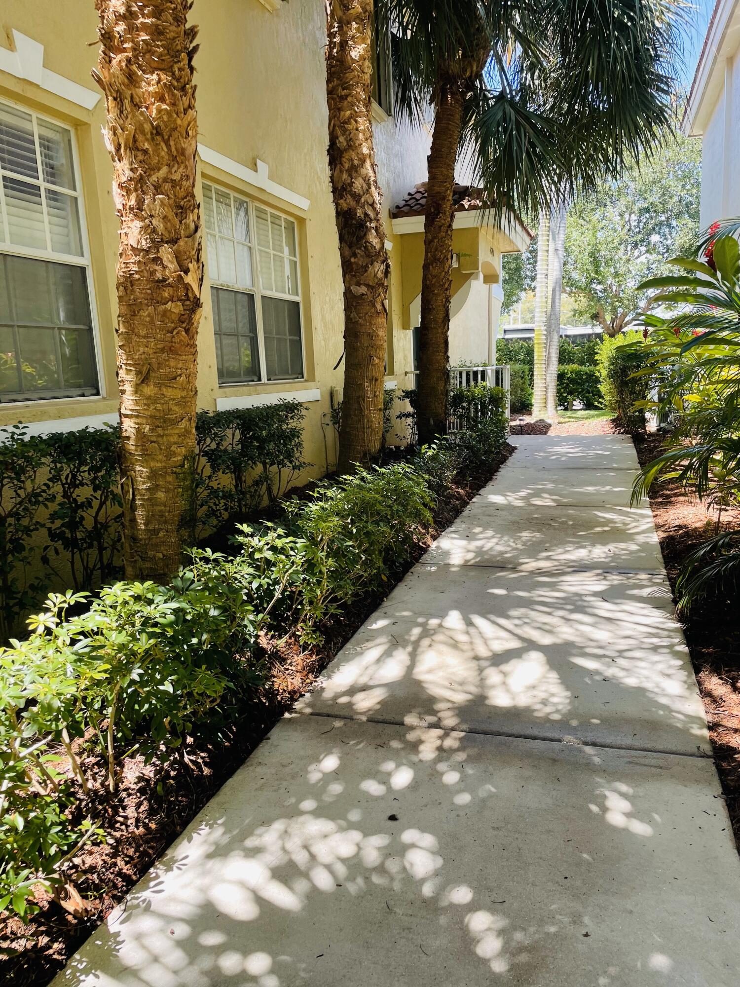 1424 West Wickham Circle, Unit A Delray Beach, FL 33445 - Photo 2 of 22 WALKWAY TO ENTRANCE