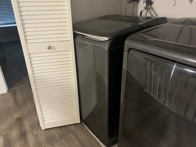 a view of utility room