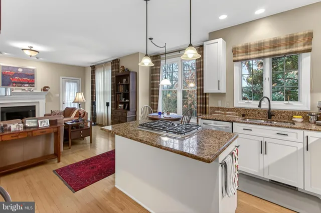 $1,284,818 | 4818 9th Street South, Arlington, VA 22204