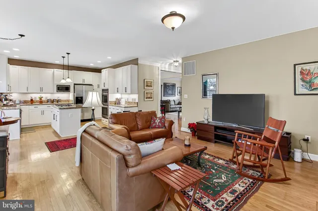 $1,284,818 | 4818 9th Street South, Arlington, VA 22204