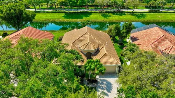 $800,000 | 6850 Fiji Circle, Boynton Beach, FL 33437