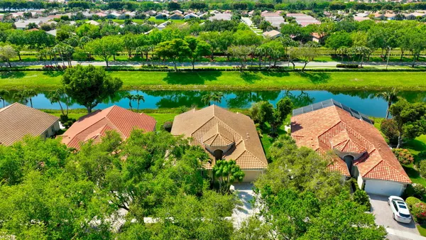 $800,000 | 6850 Fiji Circle, Boynton Beach, FL 33437