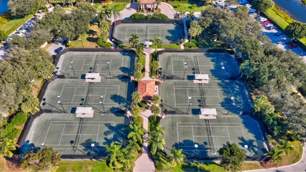 $800,000 | 6850 Fiji Circle, Boynton Beach, FL 33437