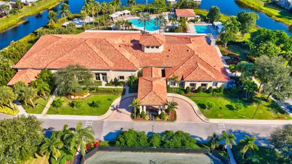 $800,000 | 6850 Fiji Circle, Boynton Beach, FL 33437