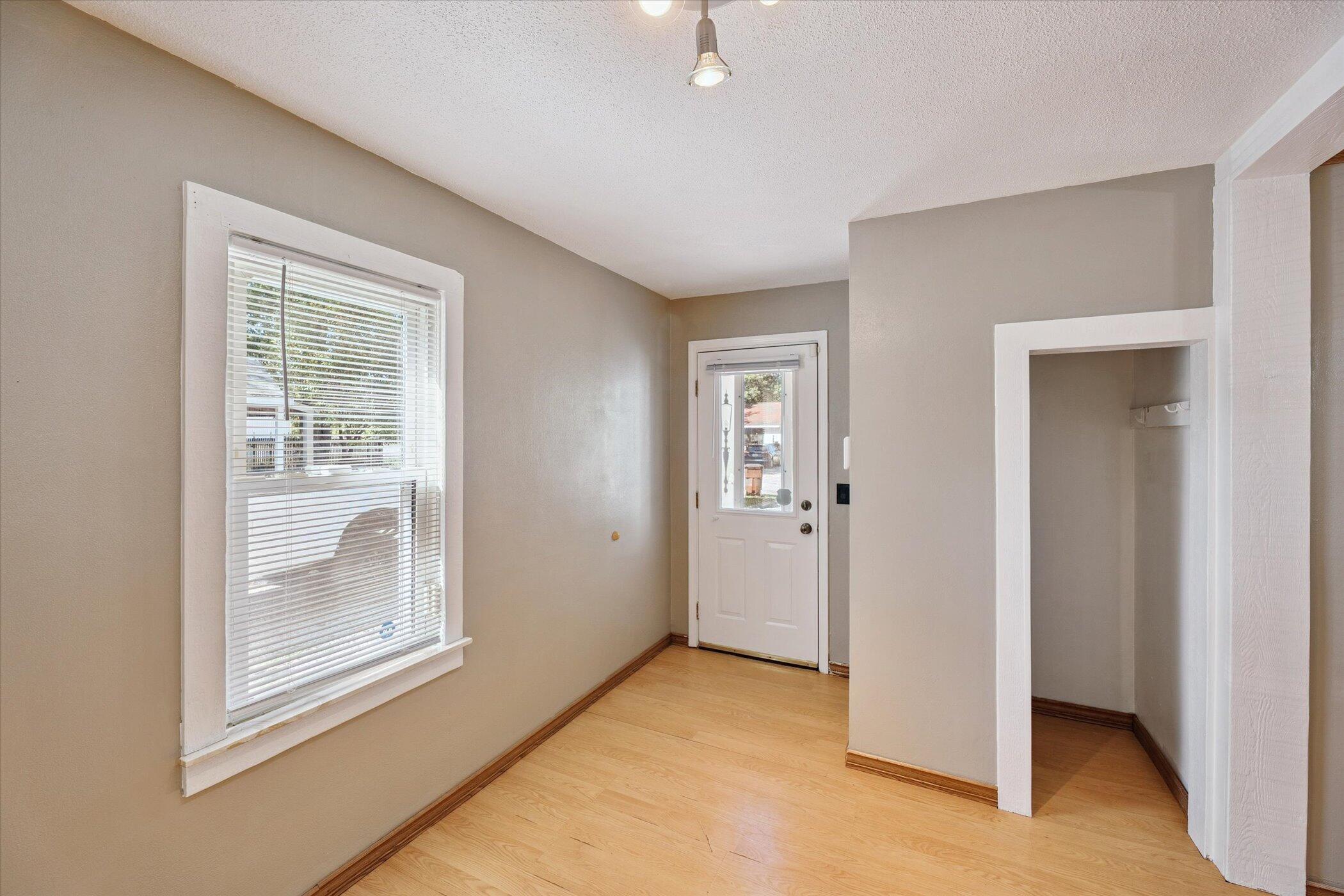 1028 Carleton Road Milan, MI 48160 - Photo 11 of 40 37-37-1028-Carlton-Dr-Milan-MI-48160-Win