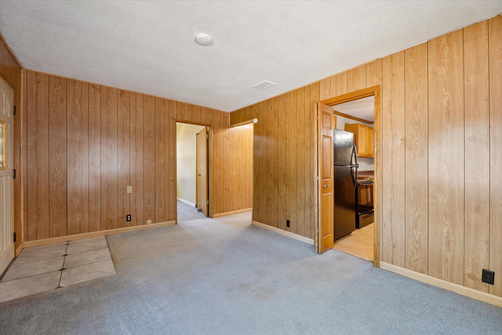 1028 Carleton Road Milan, MI 48160 - Photo 5 of 40 08-08-1028-Carlton-Dr-Milan-MI-48160-Win