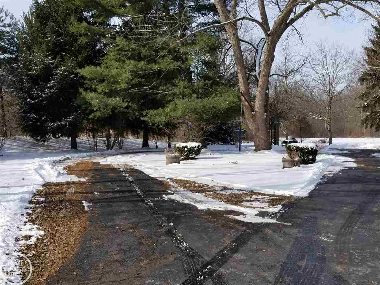 2641 Beach Port Port Huron, MI 48060 - Photo 4 of 21