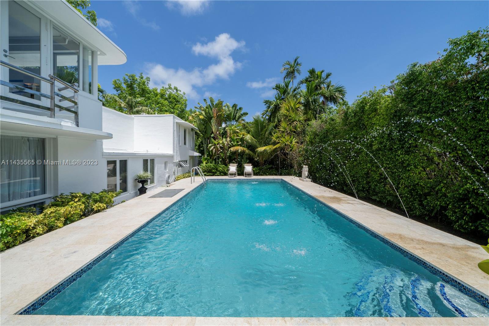 5959 La Gorce Drive Miami Beach, FL 33140 - Photo 27 of 60 a view of a backyard with a garden