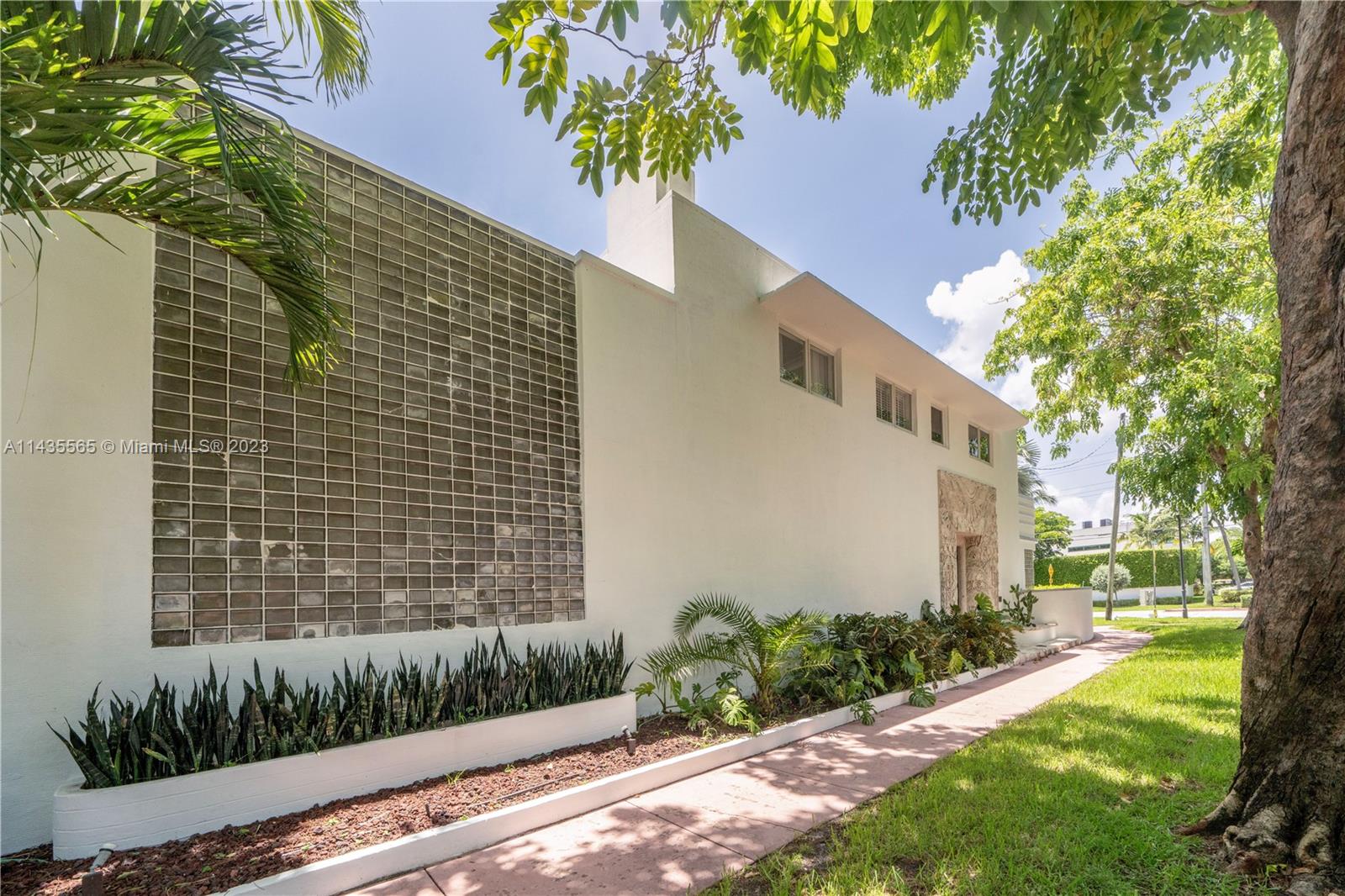 5959 La Gorce Drive Miami Beach, FL 33140 - Photo 4 of 60 a front view of a house with garden