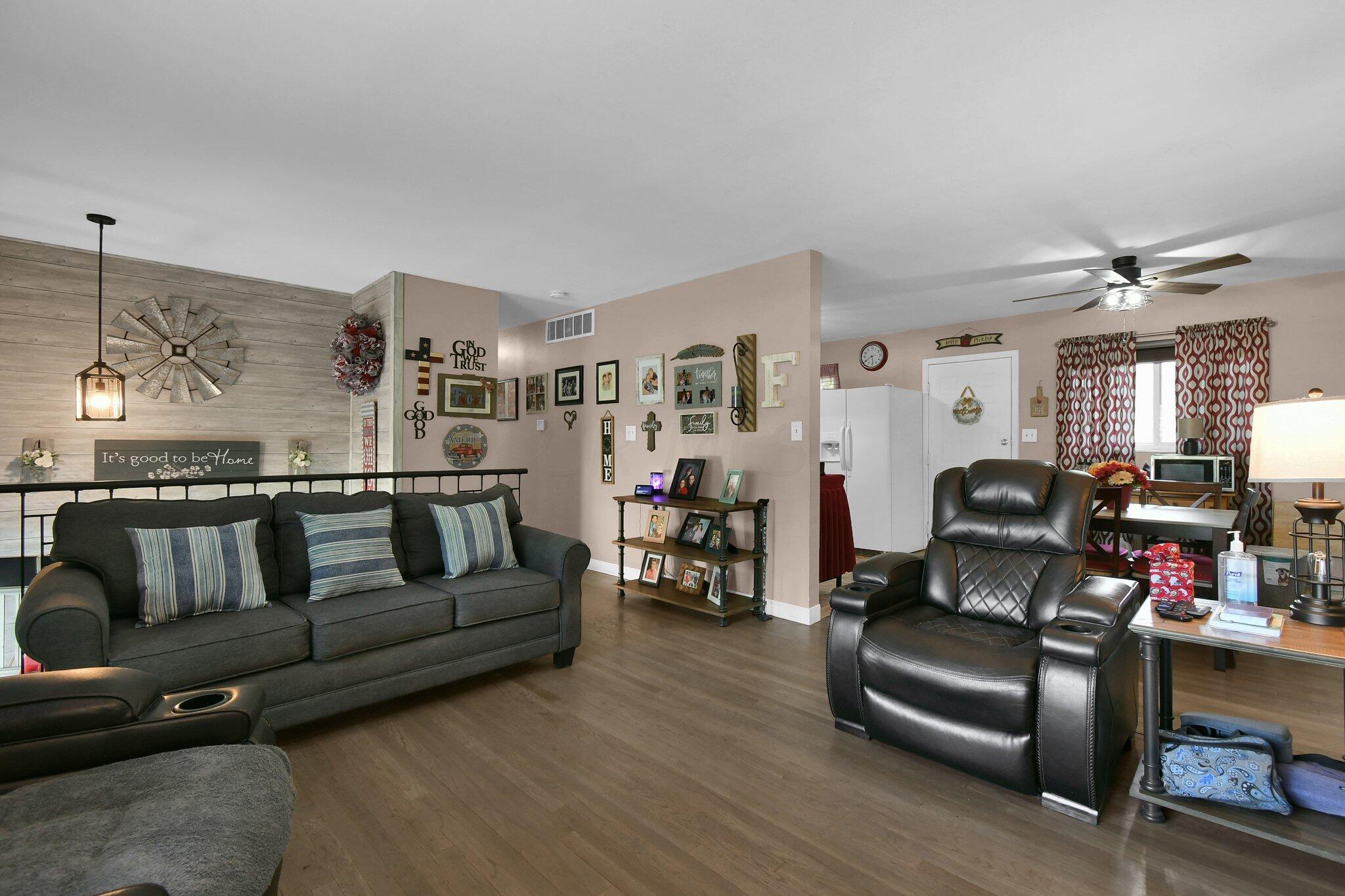 5430 Roche Drive Columbus, OH 43229 - Photo 5 of 24 7-web-or-mls-5430-roche-dr