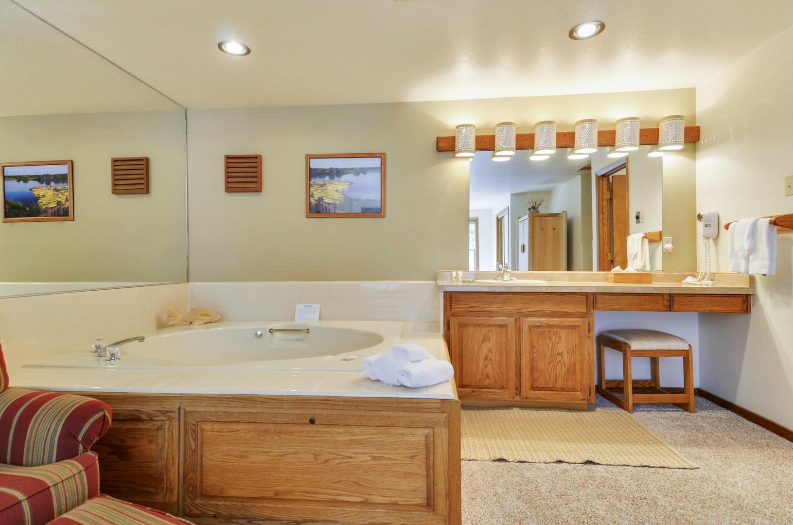 57301 Beaver Ridge Loop, Unit 10 Sunriver, OR 97707 - Photo 13 of 23 a bathroom with a sink and a mirror