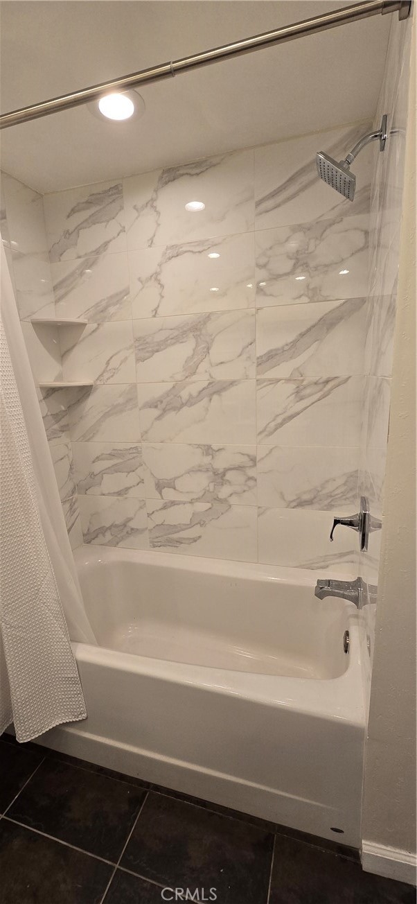 957 Magellan Street Costa Mesa, CA 92626 - Photo 18 of 24 a bathroom with a bathtub