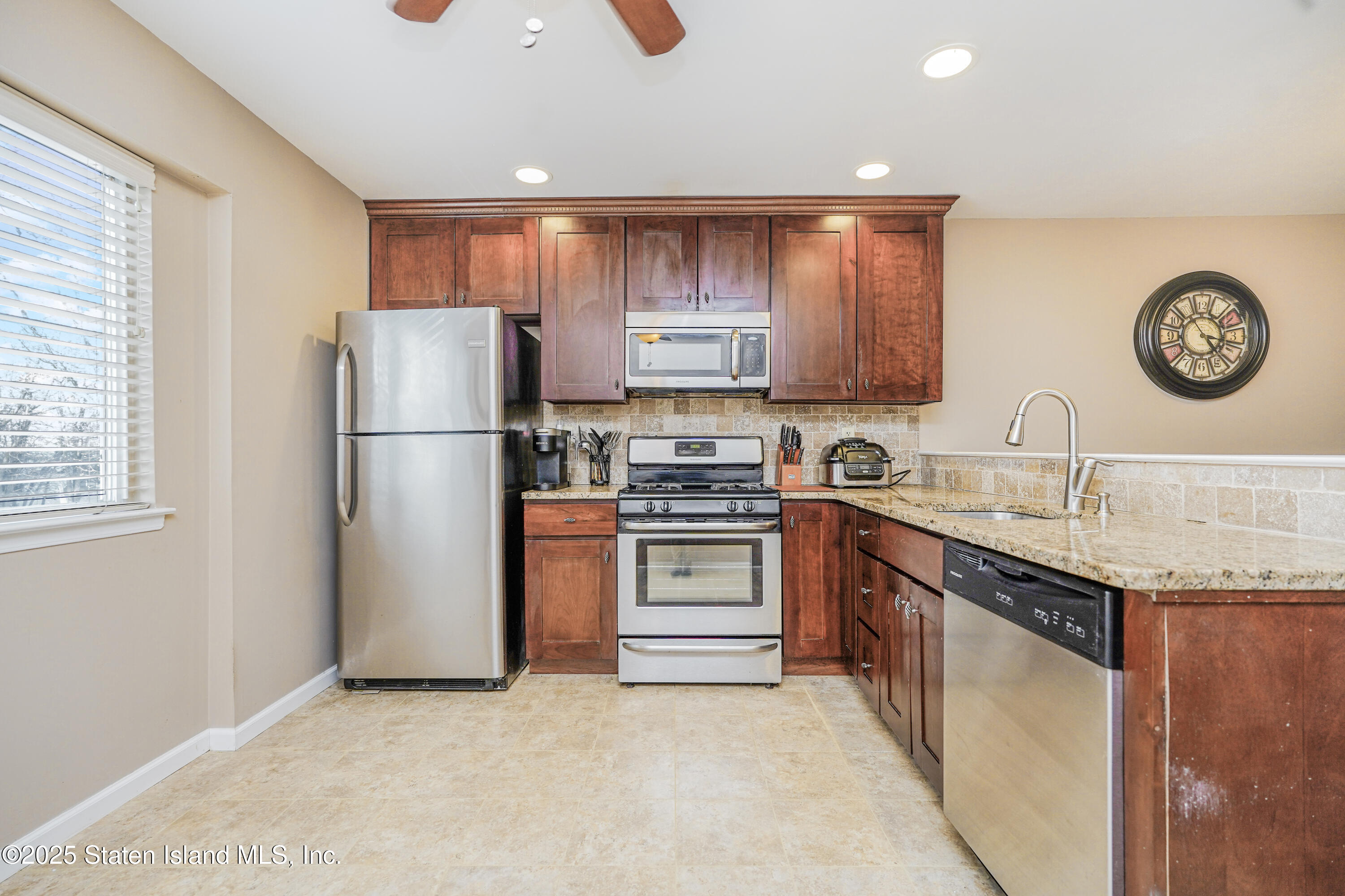 120 Pembrook Loop Staten Island, NY 10309 - Photo 9 of 24 a kitchen with granite countertop a refrigerator stove top oven and sink