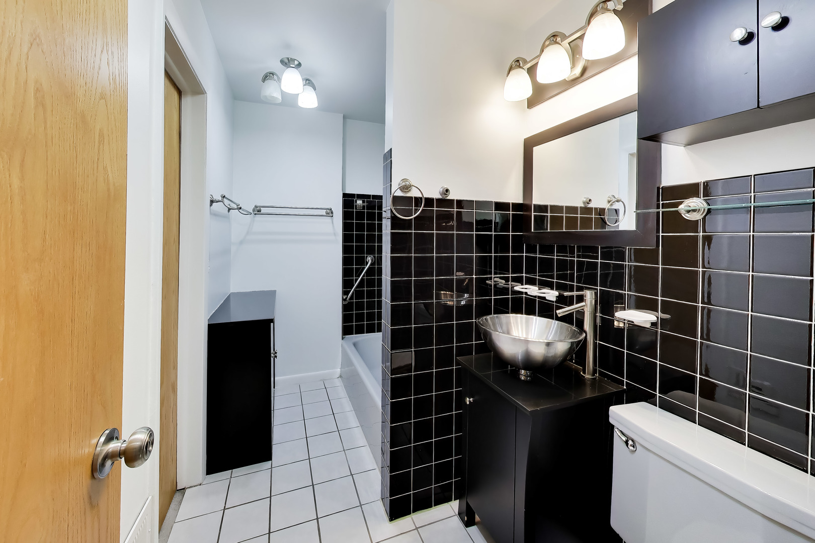 9039 Niles Center Road Skokie, IL 60076 - Photo 17 of 35 Gallery Image 17