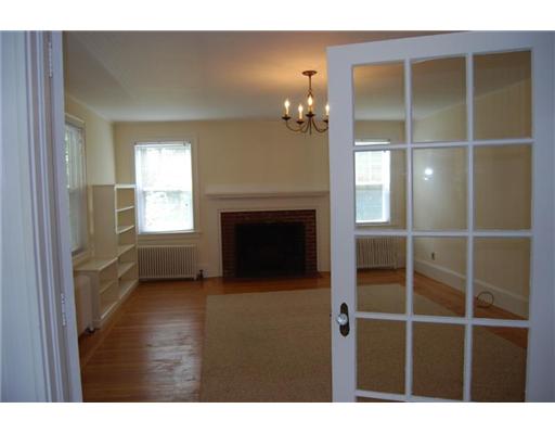 33 Maple Street Warren, RI 02885 - Photo 3 of 12 Living Room.