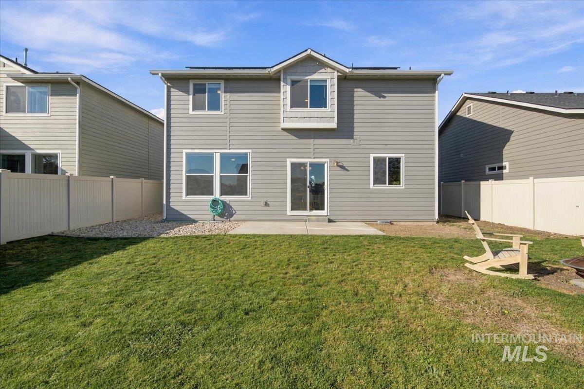 124 South Sunset Point Way Meridian, ID 83642 - Photo 23 of 24 Carpet flooring, neutral painted walls, window with natural light, and a flush mount ceiling light fixture