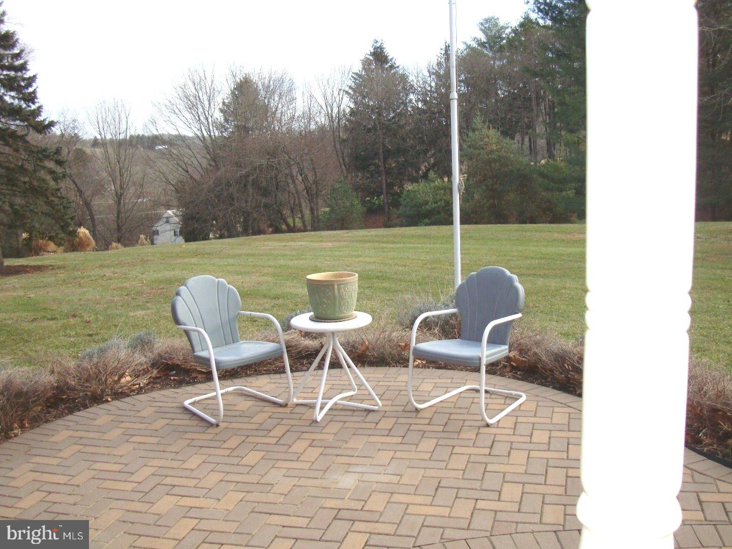 716 Locust Grove Road West Chester, PA 19382 - Photo 4 of 22 Front Yard