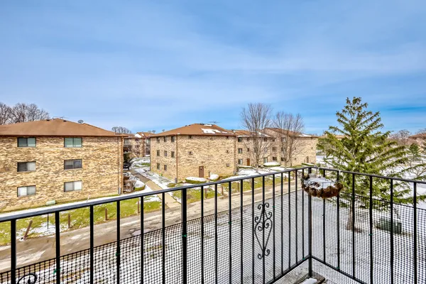 $1,995 | 147 West Elk Trail, Unit 345, Carol Stream, IL 60188